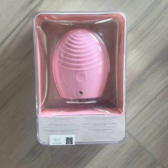 New & Sealed! Foreo Luna 3 for Normal Skin - Picture 2 of 4
